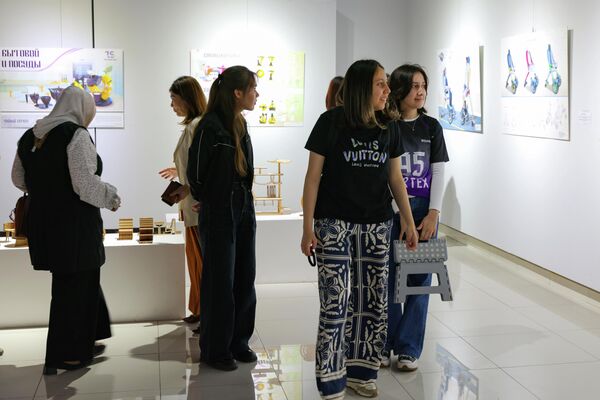 Выставка студентов ТГТУ технологии и национальные традиции - Sputnik Узбекистан