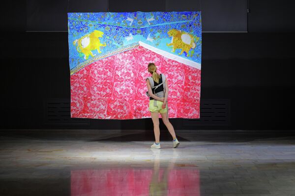 Personalnaya vistavka tureskoy xudojnisi Burdjyu Gunay - Sputnik O‘zbekiston