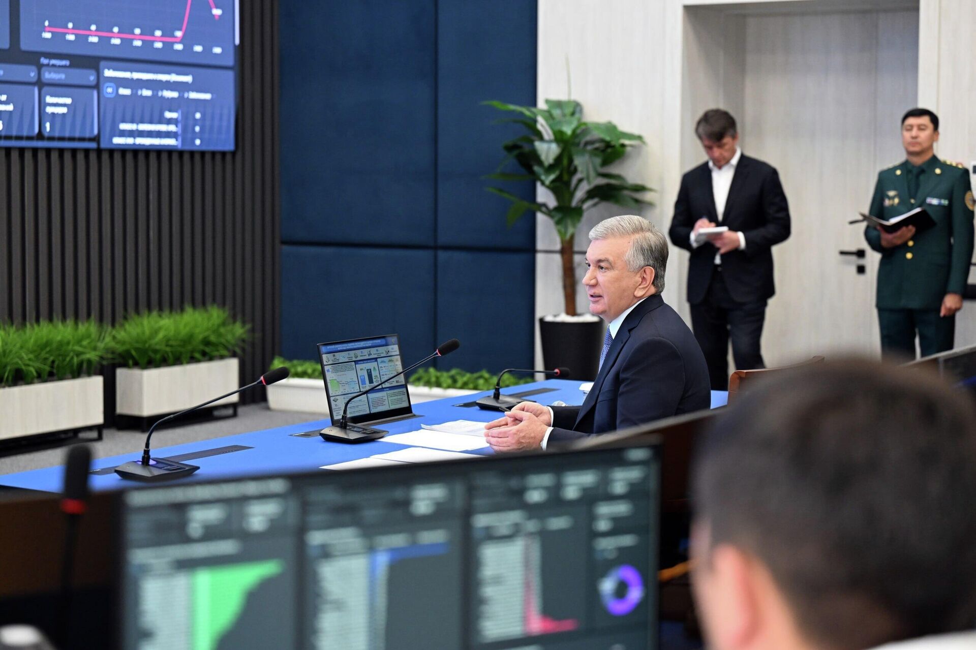  Шавкат Мирзиёев ознакомился с деятельностью хокимията Мирзо-Улугбекского района города Ташкента.

 - Sputnik Узбекистан, 1920, 24.04.2026