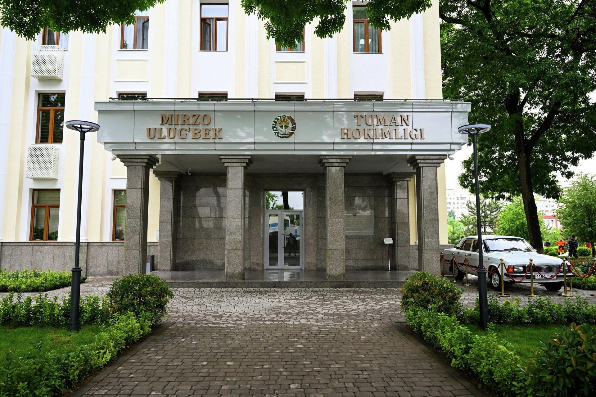  Шавкат Мирзиёев ознакомился с деятельностью хокимията Мирзо-Улугбекского района города Ташкента.

 - Sputnik Узбекистан, 1920, 24.04.2026