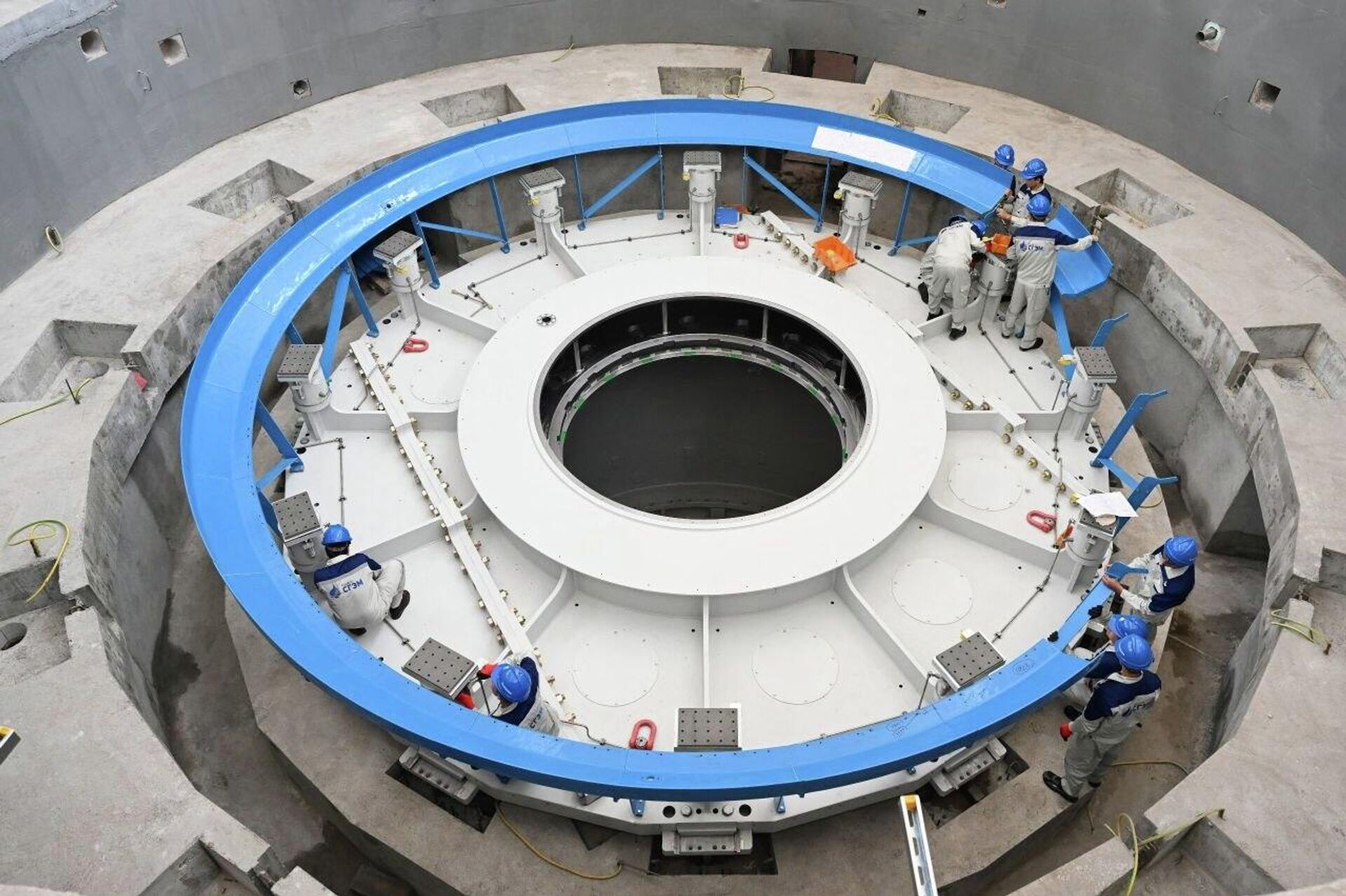 Эмомали Рахмон дал старт агрегату Нурекской ГЭС - Sputnik Ўзбекистон, 1920, 24.04.2026