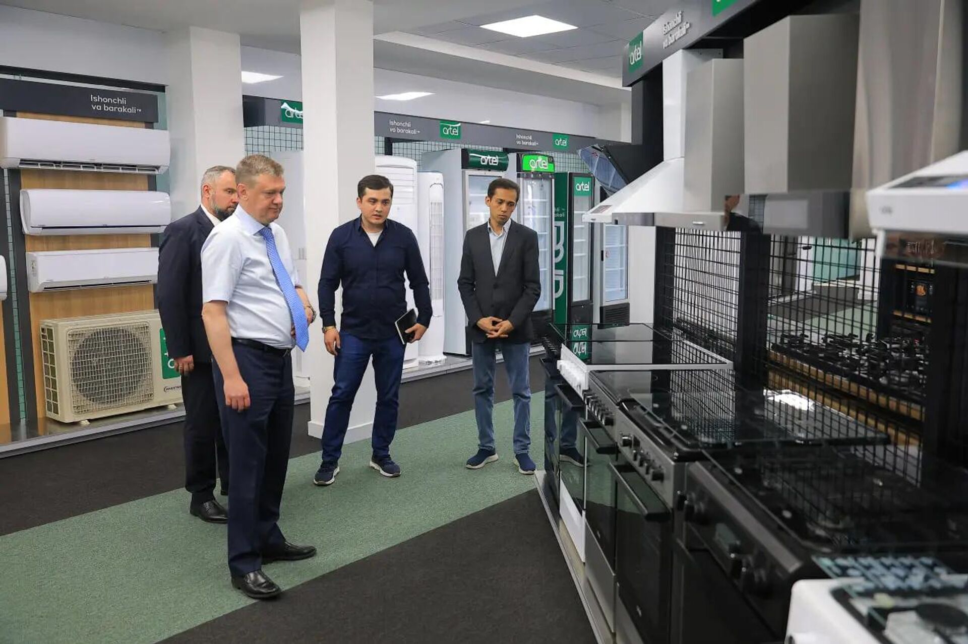  Делегация во главе с вице-губернатором Санкт-Петербурга Кириллом Поляковым посетила Бухарскую область. - Sputnik Узбекистан, 1920, 25.04.2026