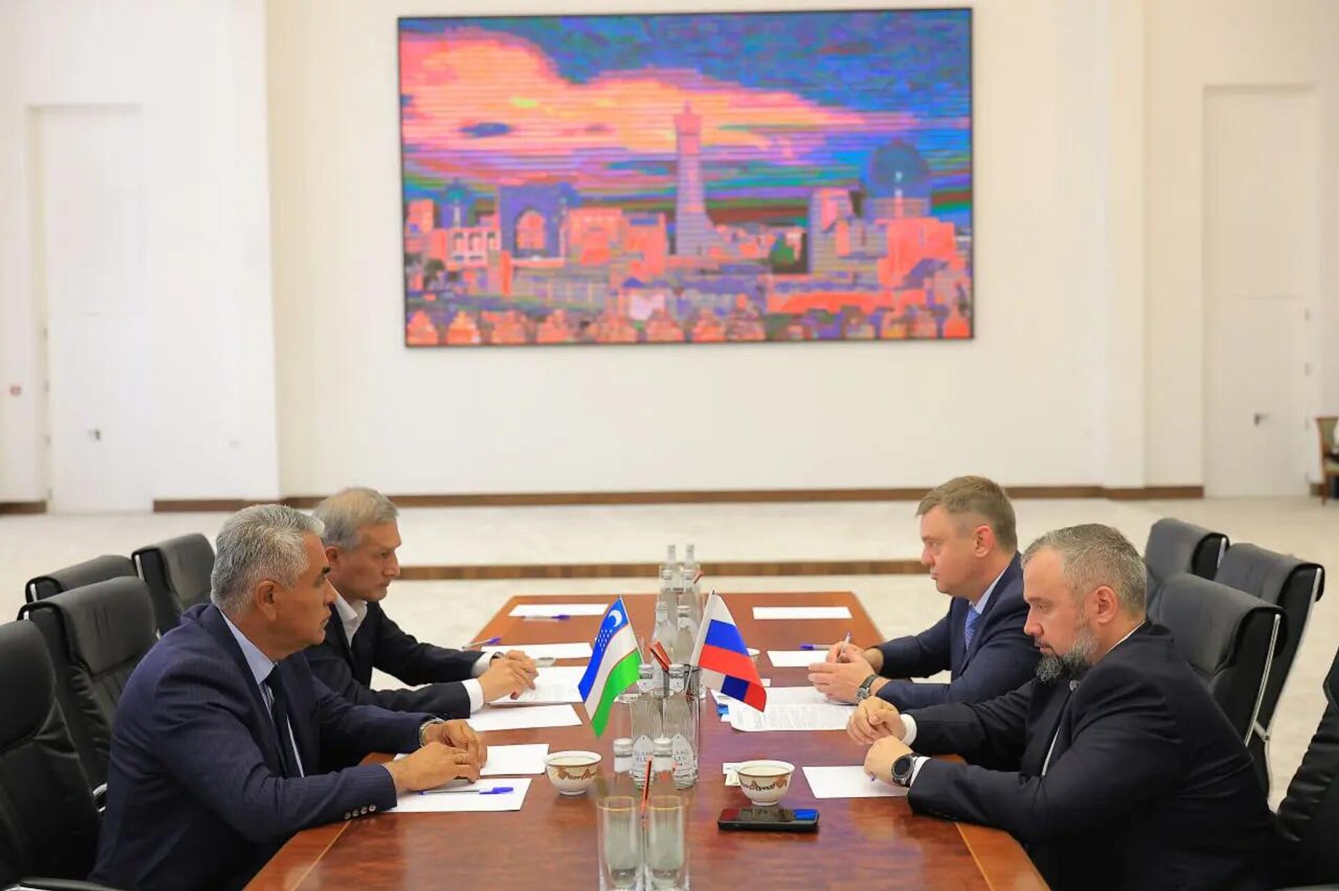  Делегация во главе с вице-губернатором Санкт-Петербурга Кириллом Поляковым посетила Бухарскую область. - Sputnik Узбекистан, 1920, 25.04.2026