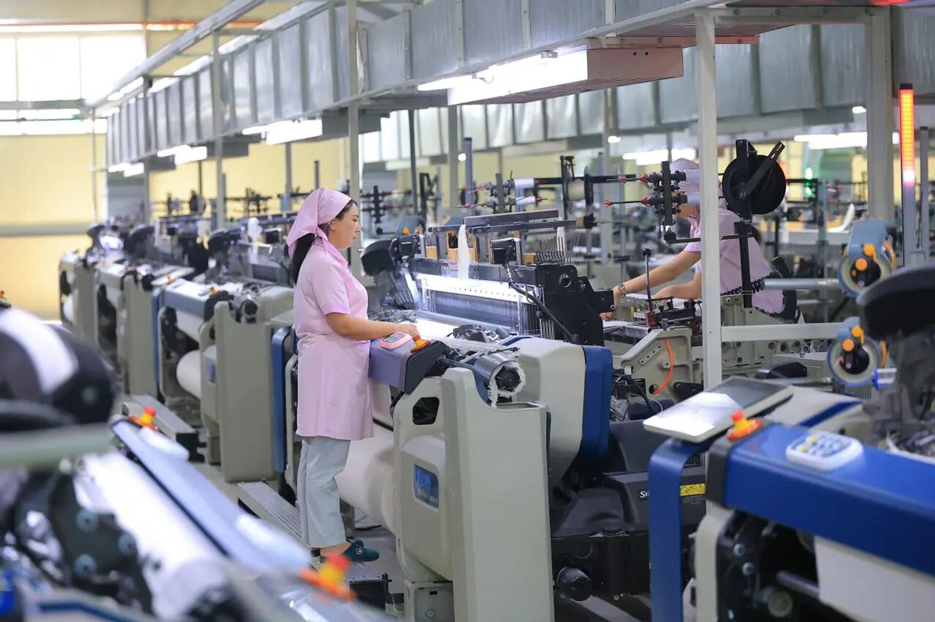  Делегация во главе с вице-губернатором Санкт-Петербурга Кириллом Поляковым посетила Бухарскую область. - Sputnik Узбекистан, 1920, 25.04.2026