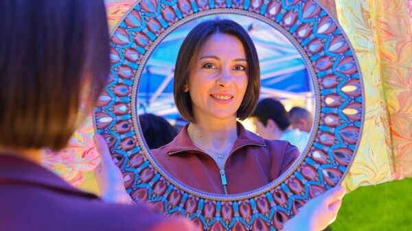 Нақшлар тили — умумий мерос садоси: Ўзбекистон ва Озарбайжон кўргазмаси - Sputnik Ўзбекистон