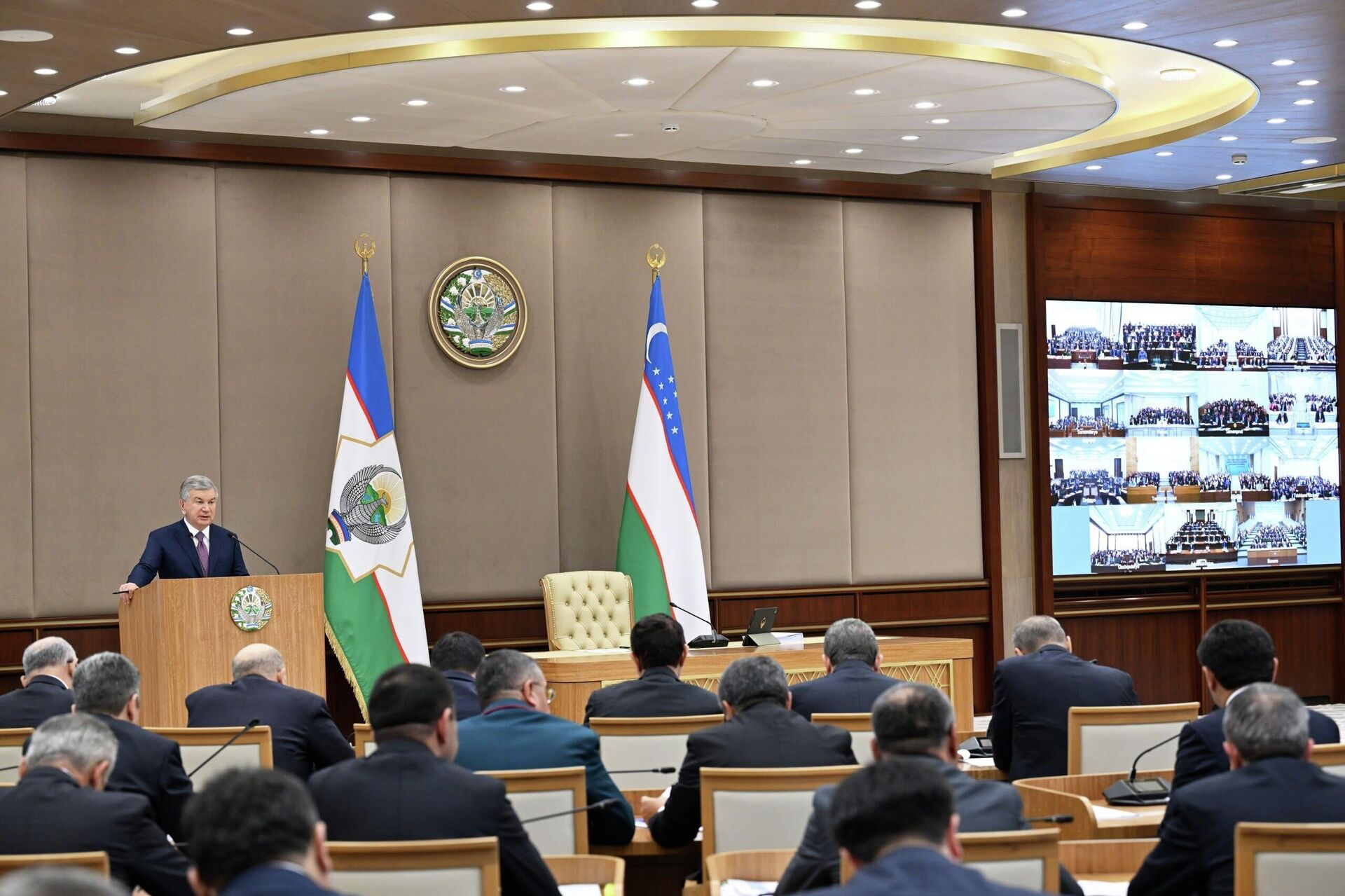 Видеоселекторное совещание с участием президента Шавката Мирзиёева. - Sputnik Узбекистан, 1920, 25.04.2026