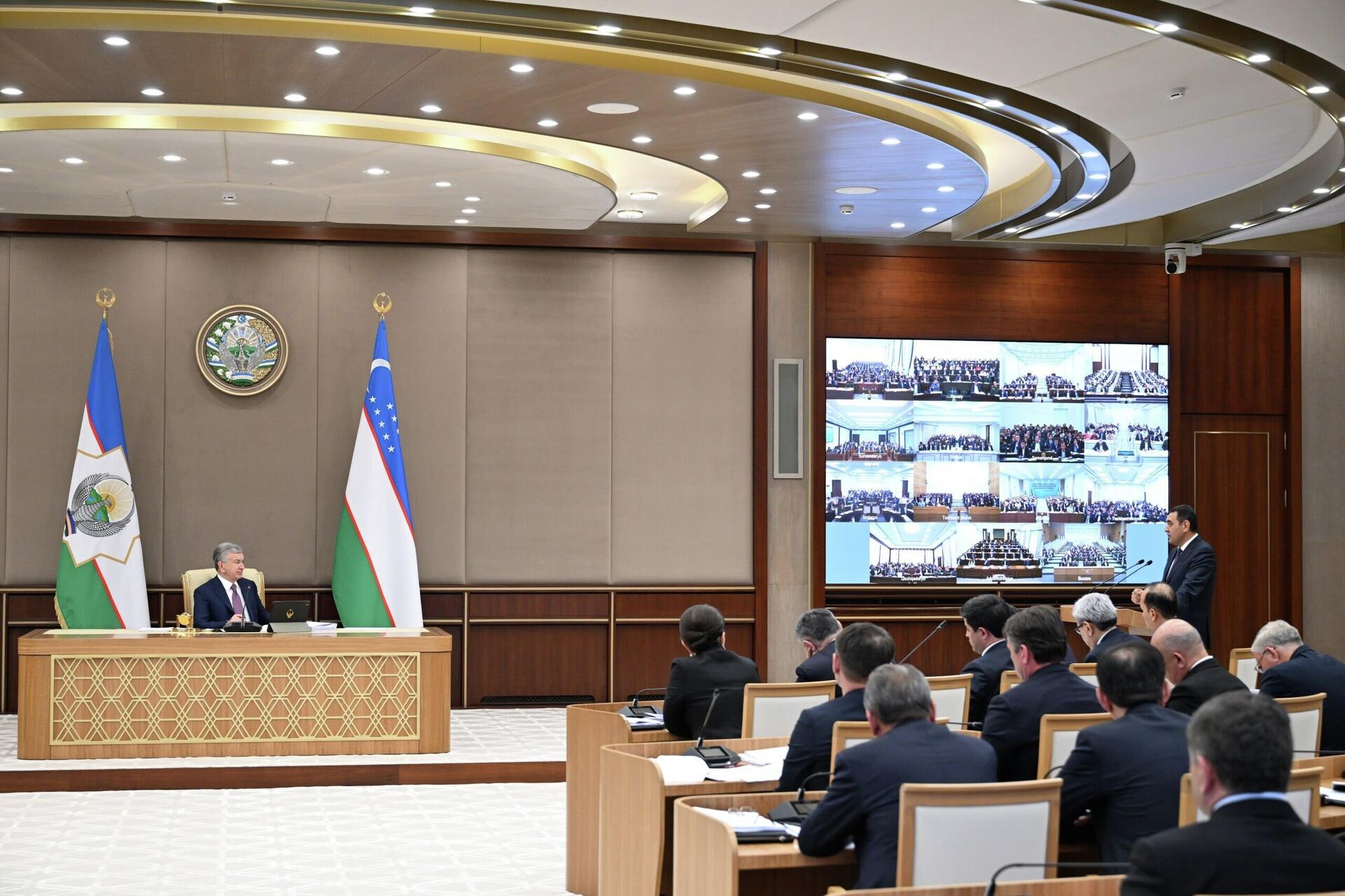 Видеоселекторное совещание с участием президента Шавката Мирзиёева. - Sputnik Узбекистан, 1920, 25.04.2026