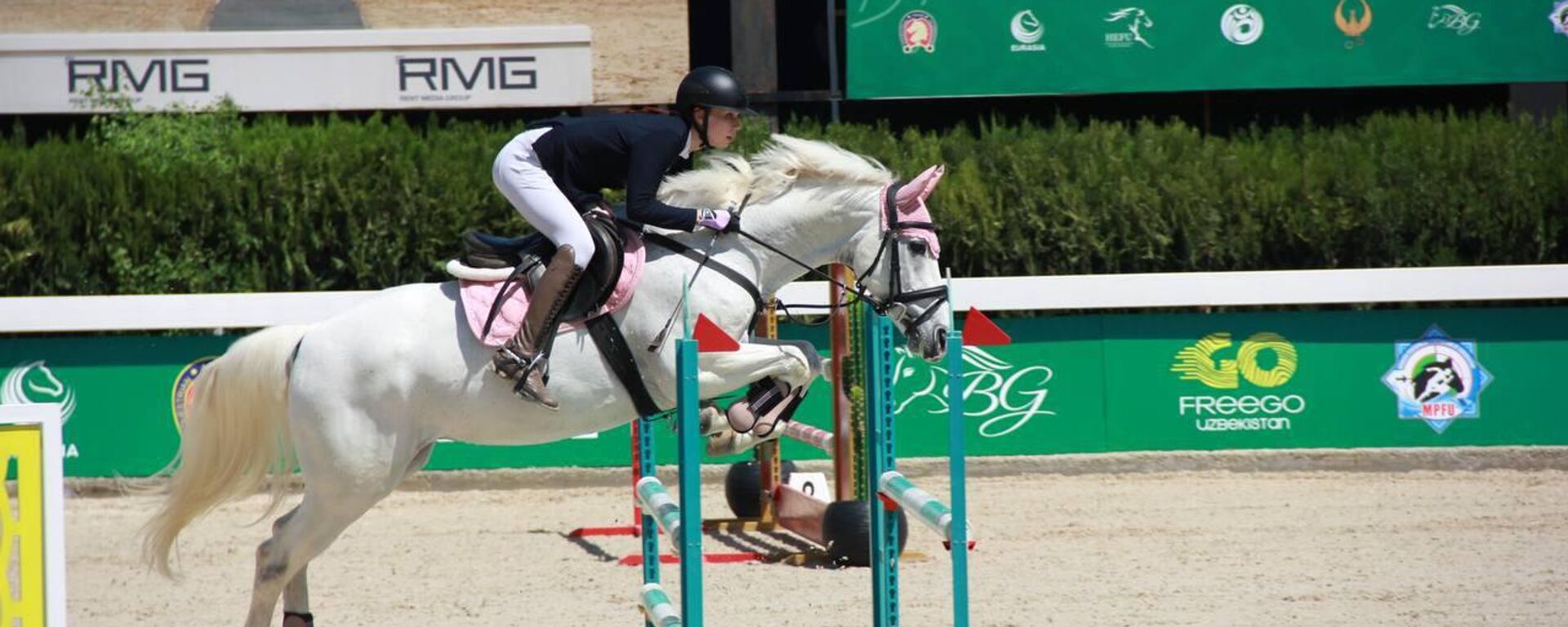 В Ташкенте стартовали международные соревнования по конкуру. - Sputnik Узбекистан, 1920, 25.04.2026