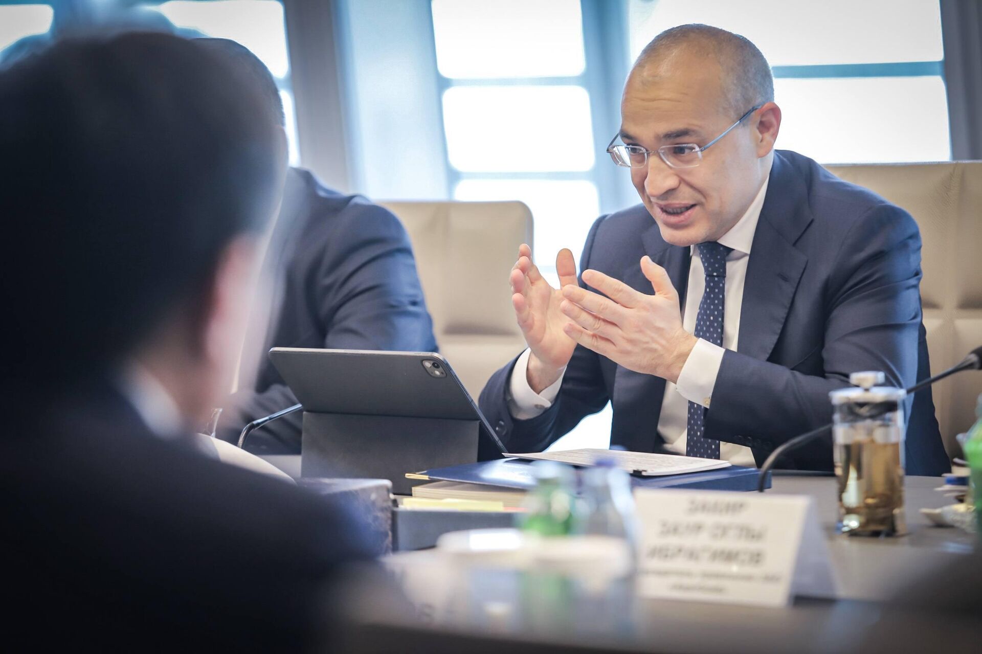 Делегация Министерства инвестиций, промышленности и торговли Узбекистана посетила Азербайджан. - Sputnik Узбекистан, 1920, 25.04.2026