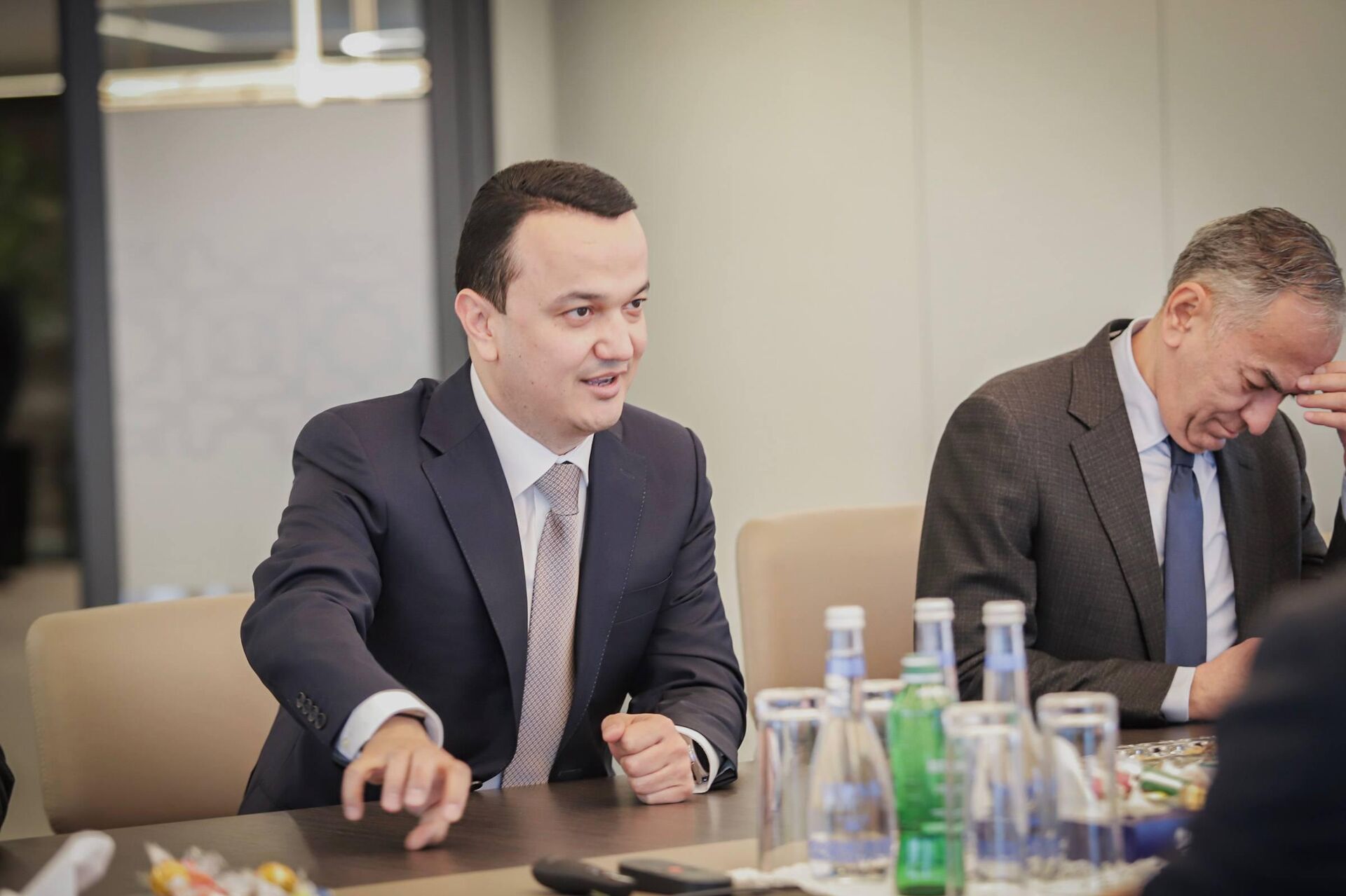 Делегация Министерства инвестиций, промышленности и торговли Узбекистана посетила Азербайджан. - Sputnik Узбекистан, 1920, 25.04.2026