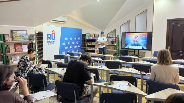 В Узбекистане состоялась акция Диктант Победы  - Sputnik Узбекистан