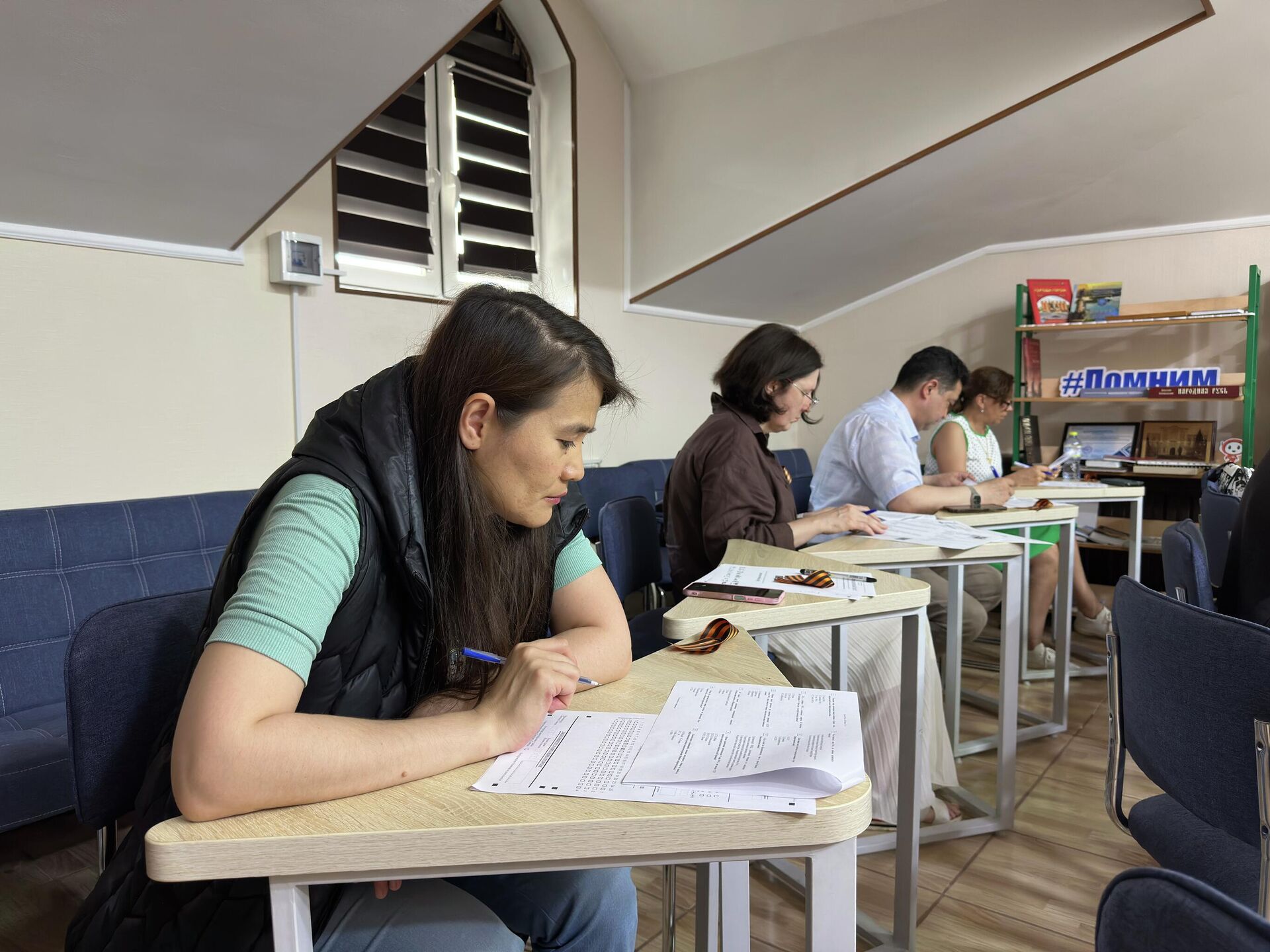 В Узбекистане состоялась акция Диктант Победы  - Sputnik Узбекистан, 1920, 26.04.2026