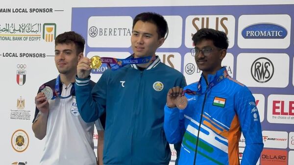 Узбекистан завоевал золото, серебро и бронзу на юниорском этапе Кубка мира по пулевой стрельбе - Sputnik Узбекистан