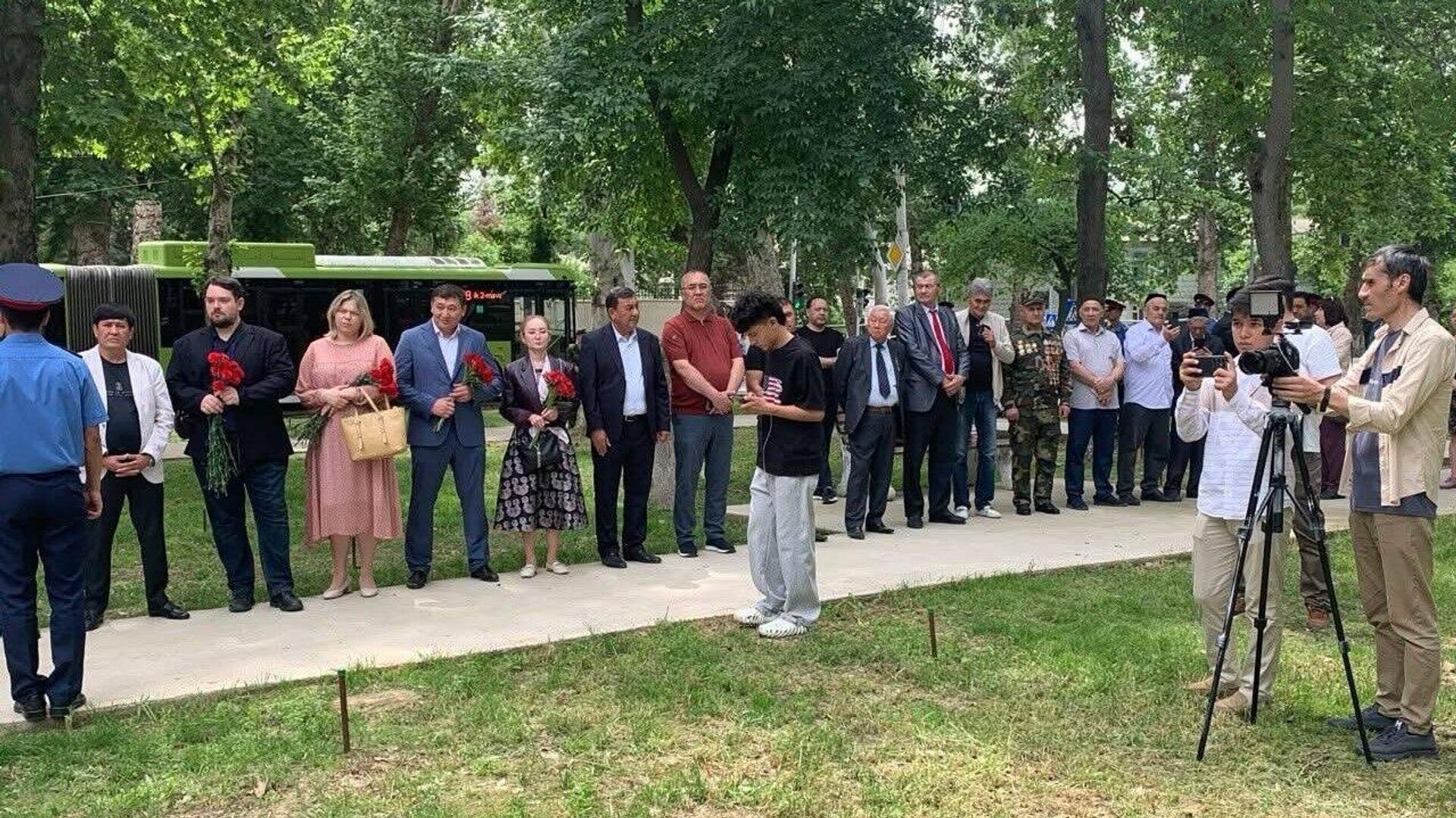 В Ташкенте почтили память ликвидаторов аварии на Чернобыльской АЭС - Sputnik Узбекистан, 1920, 27.04.2026