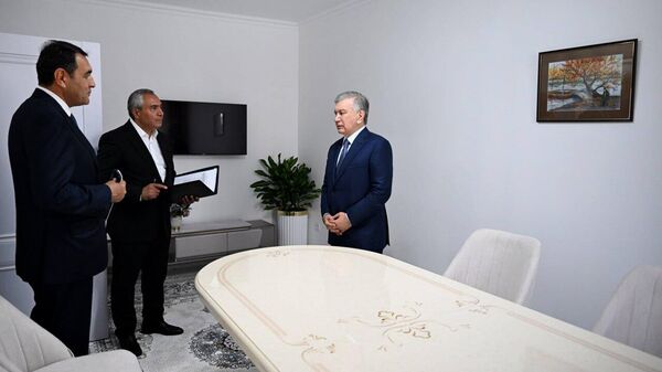 Шавкат Мирзиёев начал поездку в Ферганскую область с посещения жилого массива Янги Узбекистон в Коканде - Sputnik Узбекистан