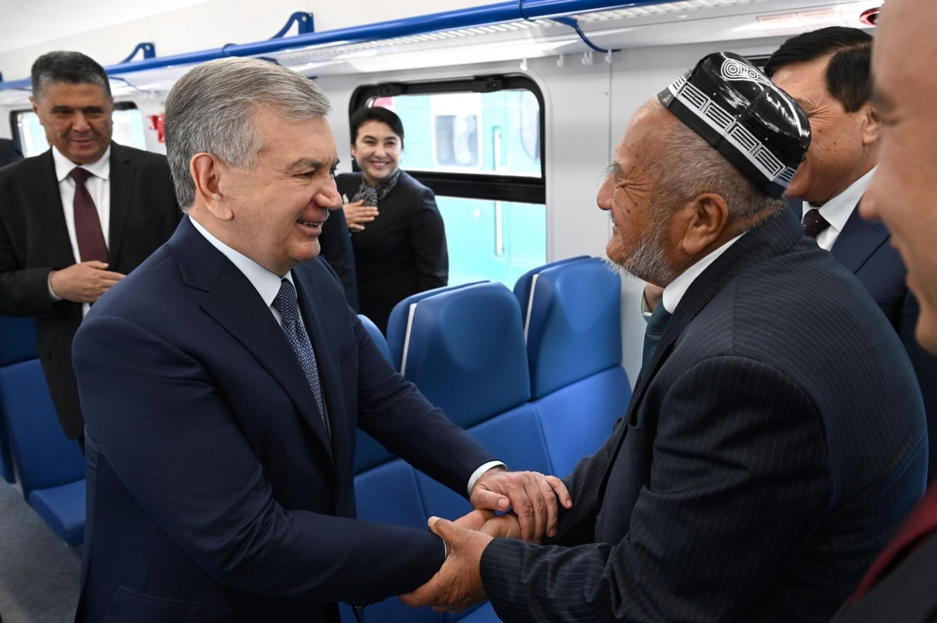 Prezident Shavkat Mirziyoyev pribil v Ferganskuyu oblast s rabochey poyezdkoy. - Sputnik O‘zbekiston, 1920, 27.04.2026