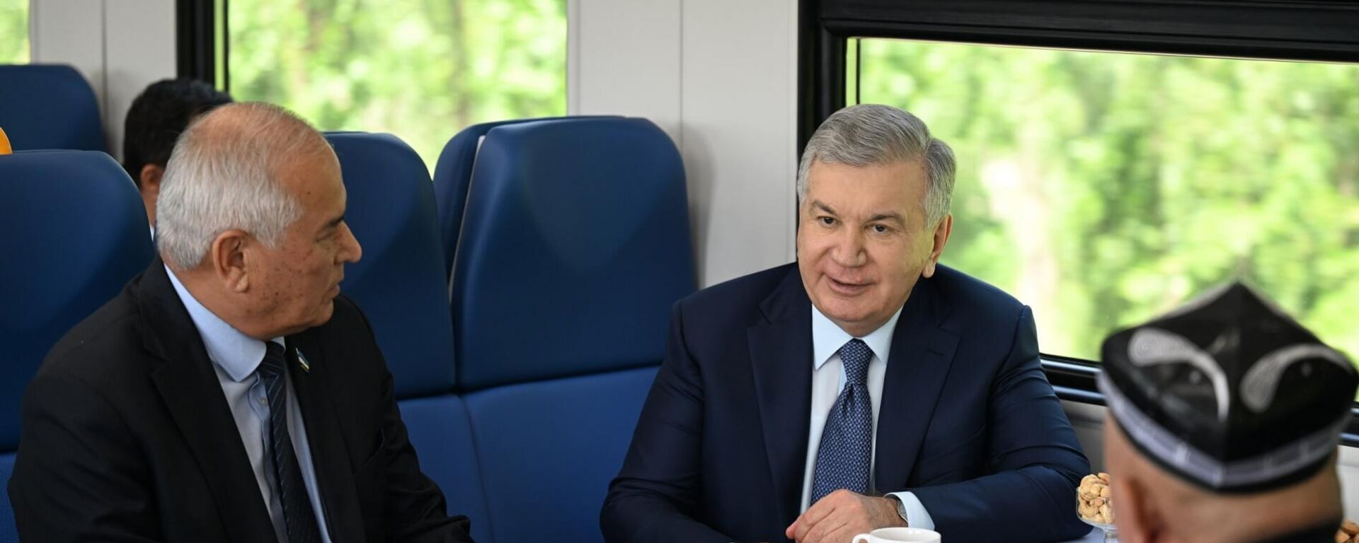 Президент Узбекистана прибыл из Коканда в Маргилан на новом электропоезде - Sputnik Узбекистан, 1920, 27.04.2026