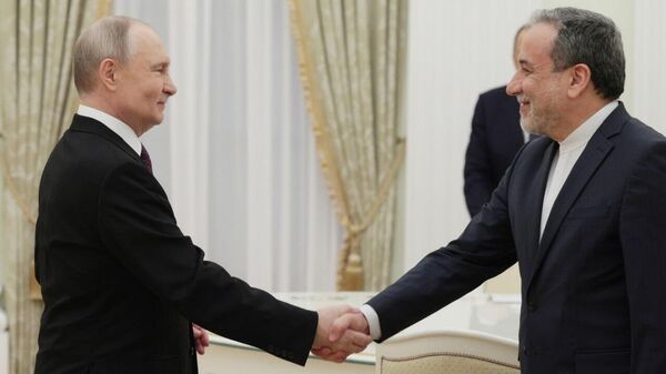 Народ Ирана героически и мужественно борется за свой суверенитет - Путин - Sputnik Узбекистан
