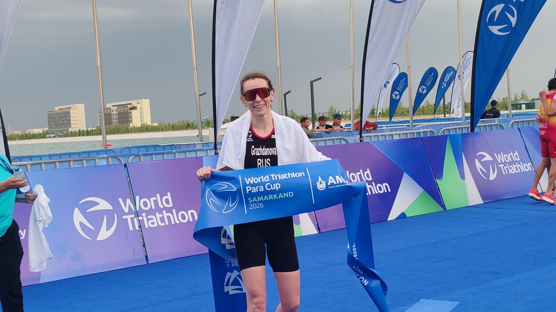 Узбекистан впервые провел первый этап Мировой серии по триатлону World Triathlon Championship Series, а также Кубок мира по паратриатлону - Sputnik Узбекистан, 1920, 27.04.2026