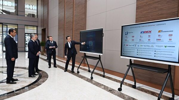 Шавкат Мирзиёев ознакомился с деятельностью выставочного центра Farg‘ona Expo - Sputnik Узбекистан