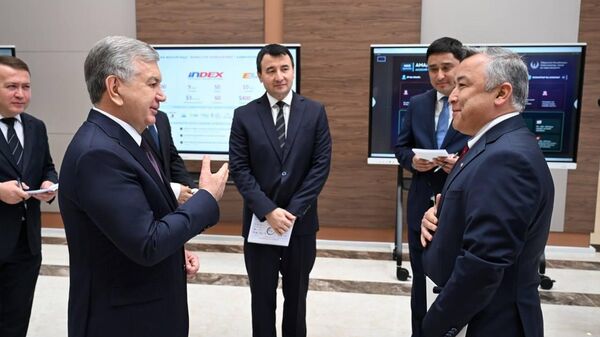 Шавкат Мирзиёев ознакомился с деятельностью выставочного центра Farg‘ona Expo - Sputnik Узбекистан