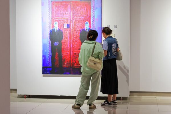 Umar Rajabovning “Yopiq eshik” nomli shaxsiy ko‘rgazmasi - Sputnik O‘zbekiston