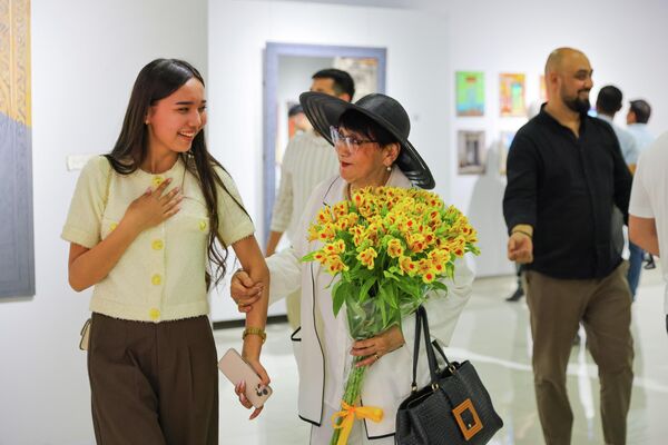 Umar Rajabovning “Yopiq eshik” nomli shaxsiy ko‘rgazmasi - Sputnik O‘zbekiston