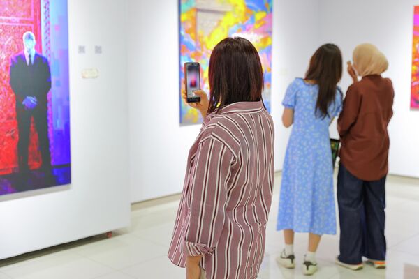 Umar Rajabovning “Yopiq eshik” nomli shaxsiy ko‘rgazmasi - Sputnik O‘zbekiston