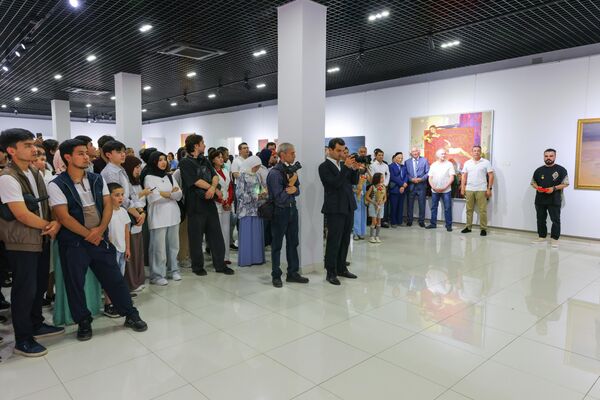 Umar Rajabovning “Yopiq eshik” nomli shaxsiy ko‘rgazmasi - Sputnik O‘zbekiston