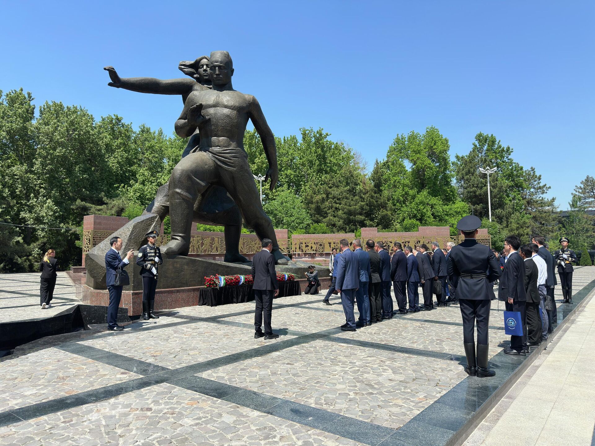 В Ташкенте почтили память жертв землетрясений. - Sputnik Узбекистан, 1920, 29.04.2026