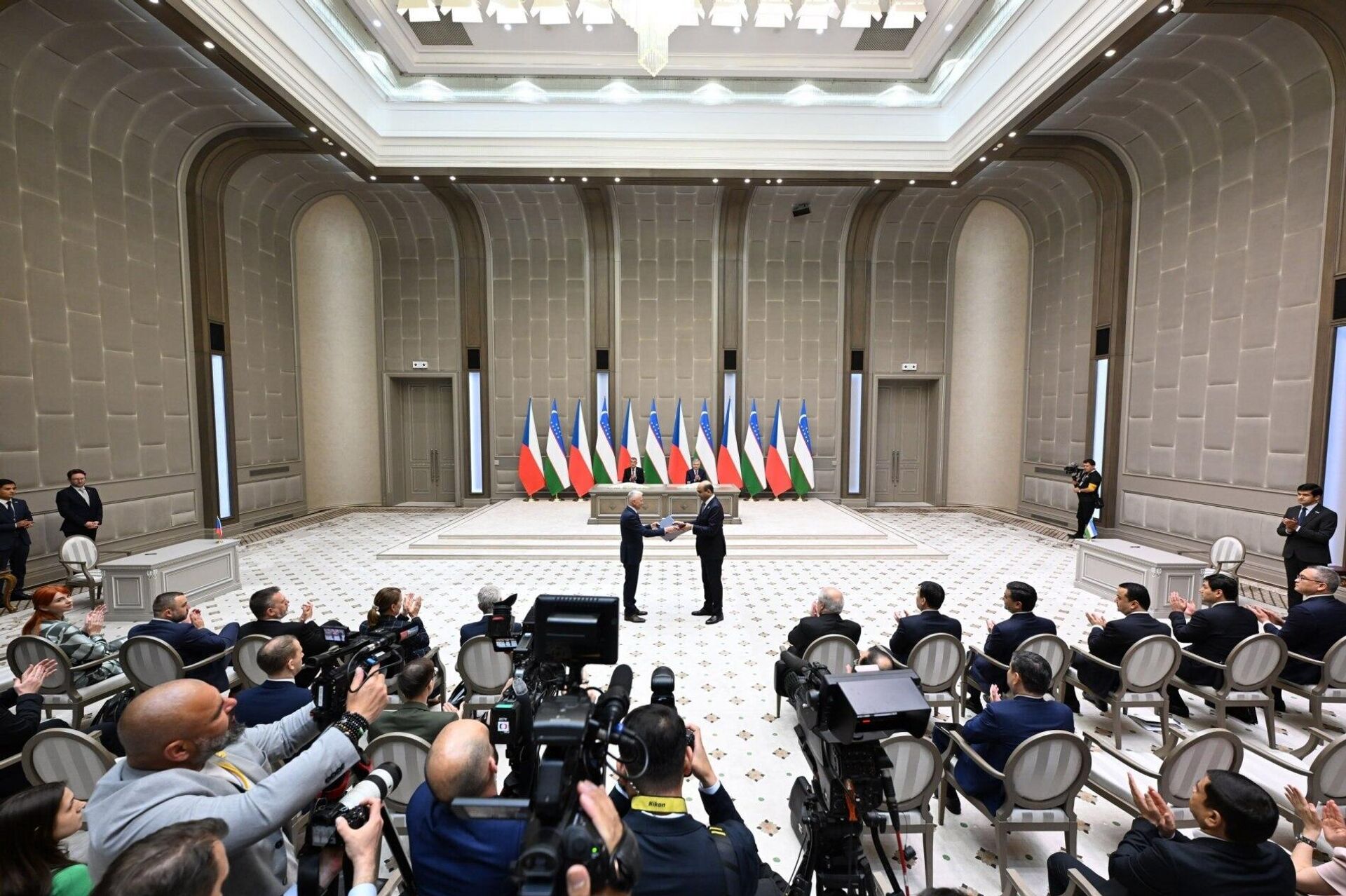 Подписан пакет двусторонних соглашений между Узбекистаном и Чехией - Sputnik Узбекистан, 1920, 30.04.2026