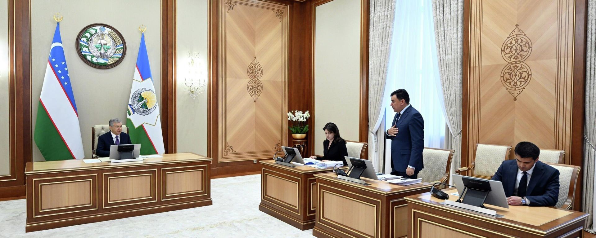 Prezident Shavkat Mirziyoyev oznakomilsya s prezentatsiyey po voprosam oxrani prirodi - Sputnik O‘zbekiston, 1920, 01.05.2026