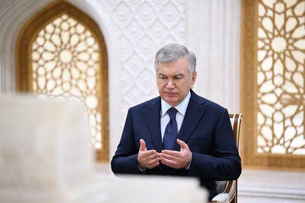 Шавкат Мирзиёев прибыл в Самарканд для участия в мероприятиях 59-го заседания Совета управляющих Азиатского банка развития - Sputnik Узбекистан