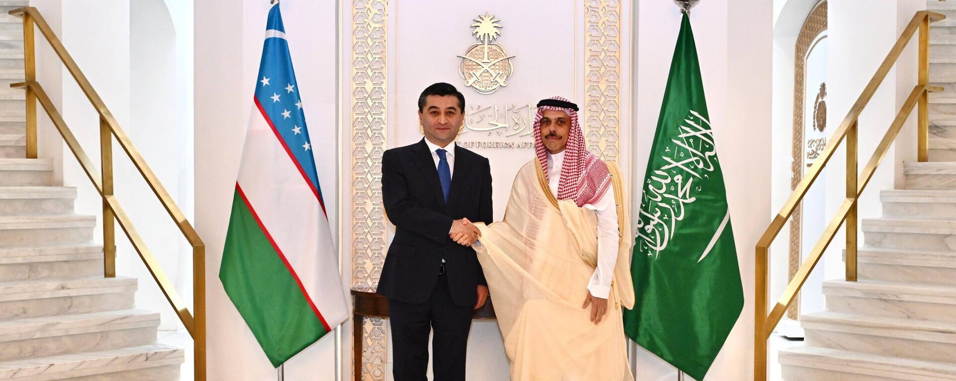 Ministr inostrannix del Uzbekistana Baxtiyor Saidov vstretilsya s ministrom inostrannix del Korolevstva Saudovskaya Araviya Feysalom bin Farxanom Al Saudom 
 - Sputnik O‘zbekiston, 1920, 04.05.2026