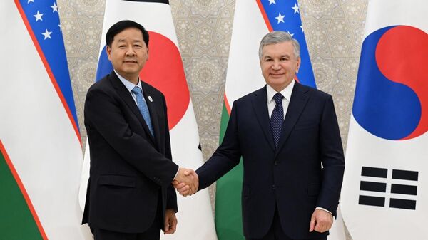 Mirziyoyev obsudil novie proyekti s Koreyey, Yaponiyey i ACWA Power - Sputnik O‘zbekiston