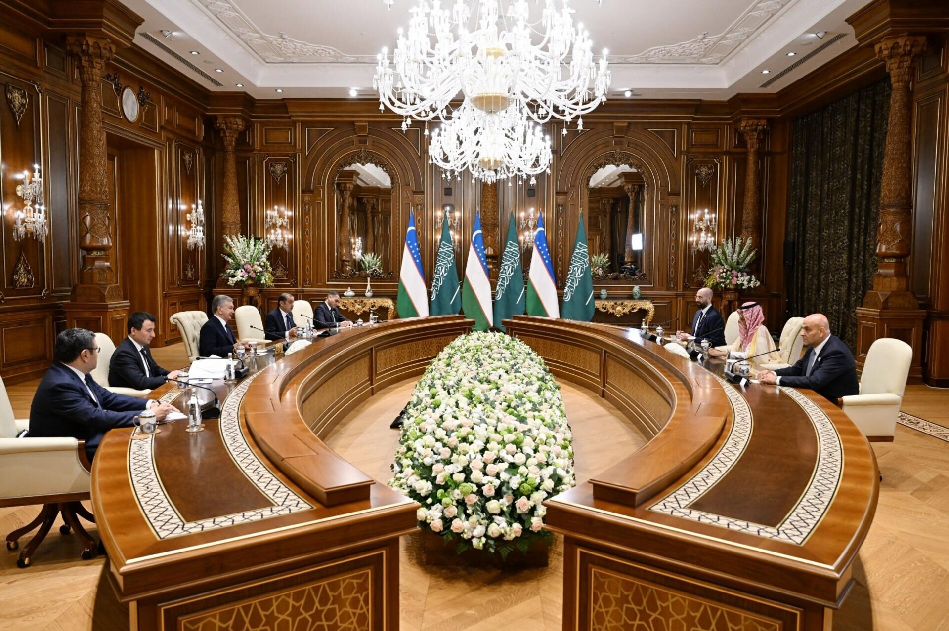 Mirziyoyev obsudil novie proyekti s Koreyey, Yaponiyey i ACWA Power - Sputnik O‘zbekiston, 1920, 04.05.2026
