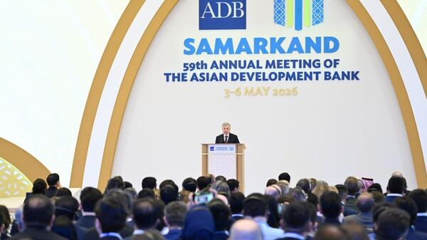 Шавкат Мирзиёев выступает на заседании Совета управляющих АБР, проходящем в Самарканде - Sputnik Ўзбекистон