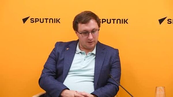 Россия достаточно четко обозначила армянским коллегам невозможность совмещения участия в ЕАЭС с курсом на Европейский союз — такую точку зрения высказал Владимир Аватков в МПЦ @SputnikUzbekistan - Sputnik Узбекистан