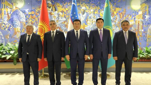 Узбекистан, Казахстан и Кыргызстан согласовали график подачи поливной воды на начало лета - Sputnik Узбекистан