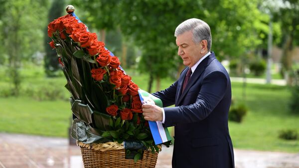Shavkat Mirziyoyev G‘alaba bog‘iga tashrif buyurdi - Sputnik O‘zbekiston