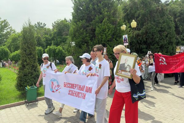В Ташкенте прошла акция Бессмертный полк - Sputnik Узбекистан