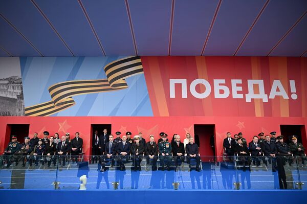 Шавкат Мирзиёев принял участие в торжественных мероприятиях по случаю 81-й годовщины Победы во Второй мировой войне. - Sputnik Узбекистан