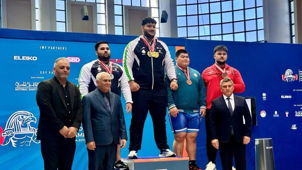 Узбекистанец Омадилло Олимов завоевал две бронзовые медали на чемпионате мира по тяжелой атлетике в Египте - Sputnik Узбекистан
