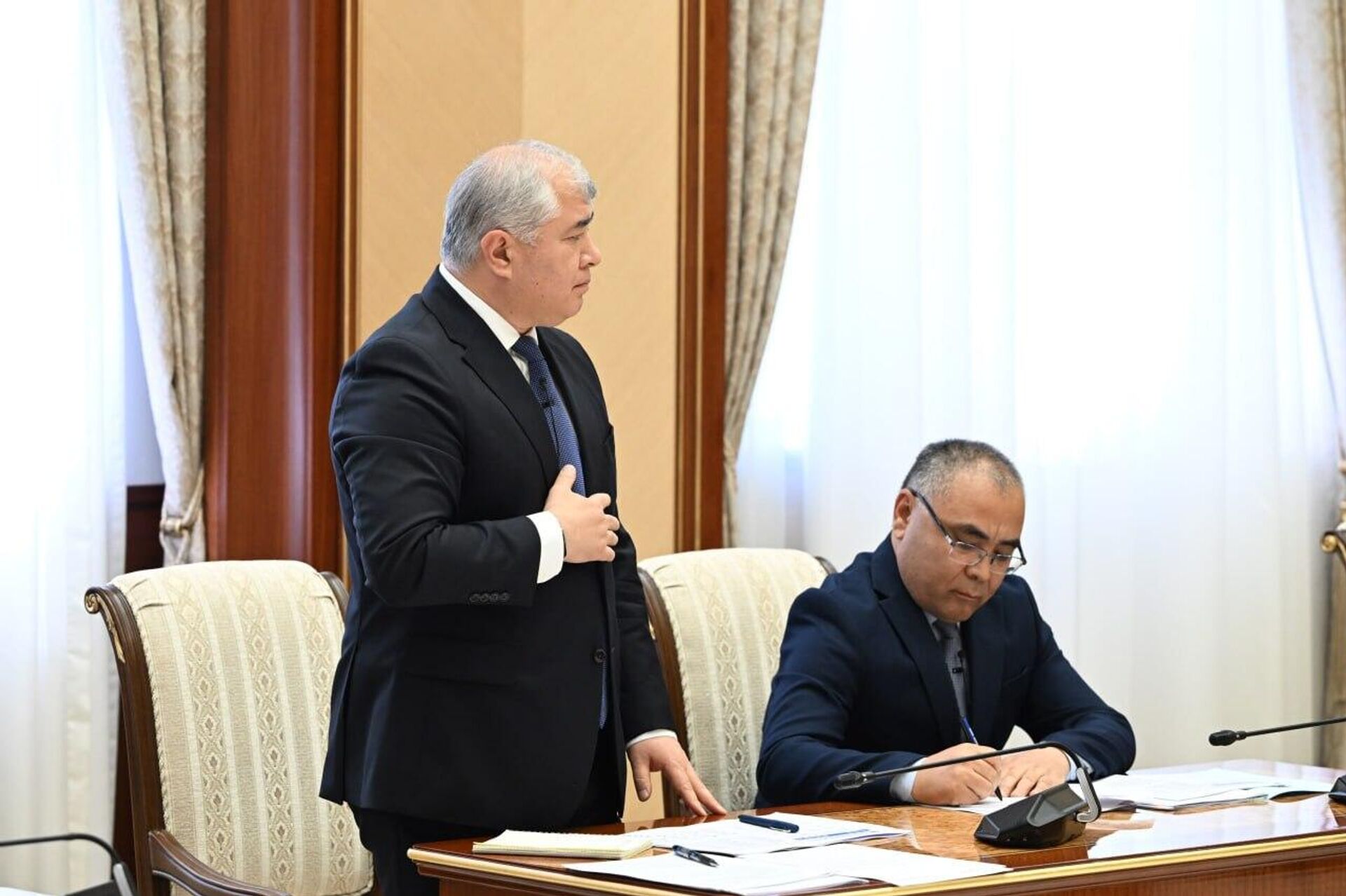 Шавкат Мирзиёев провел совещание по мерам увеличения числа интенсивных садов промышленного типа в регионах. - Sputnik Узбекистан, 1920, 15.05.2026