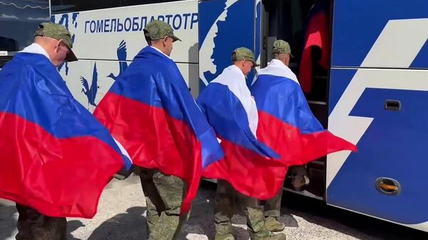 Возвращенные из украинского плена российские военнослужащие. Архивное фото - Sputnik Узбекистан