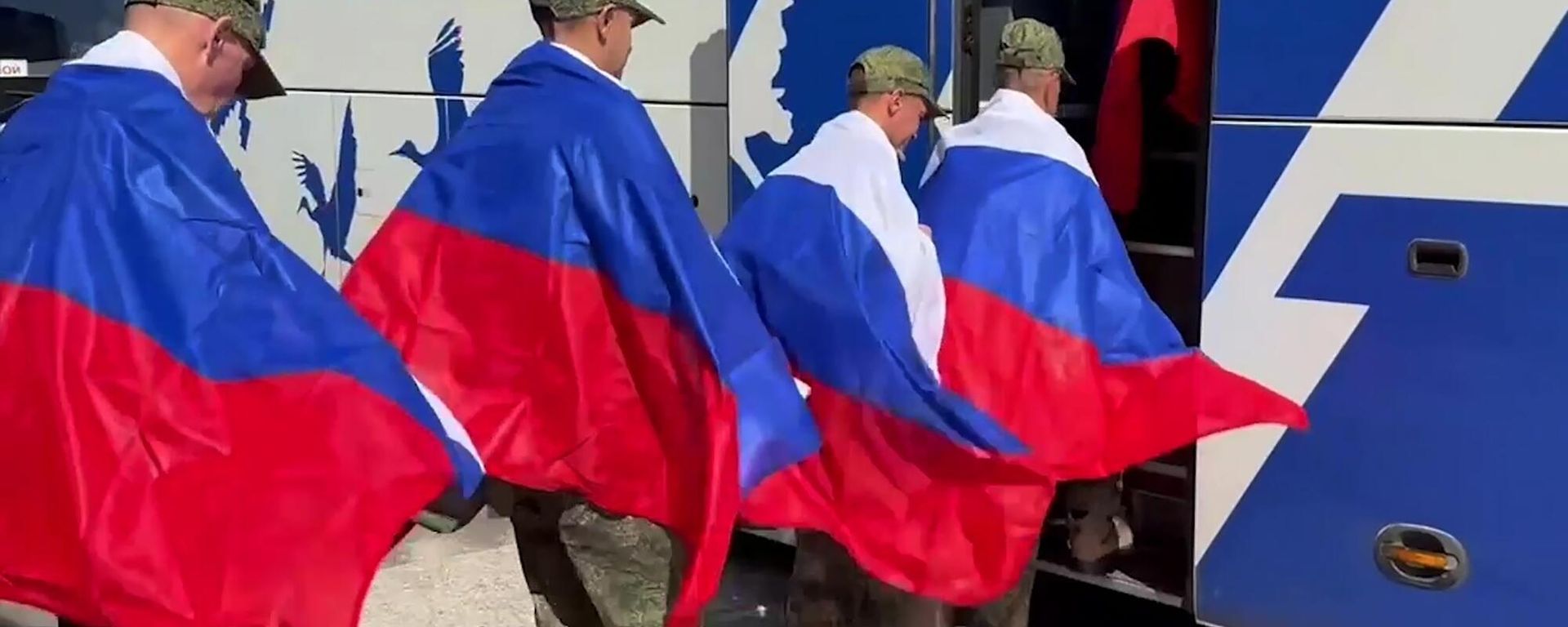 Возвращенные из украинского плена российские военнослужащие. Архивное фото - Sputnik Узбекистан, 1920, 15.05.2026