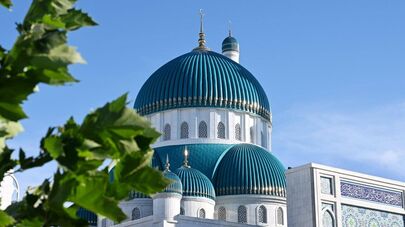 Шавкат Мирзиёев вместе с Касым-Жомартом Токаевым посетил возведенную узбекской стороной мечеть в городе Туркестане.