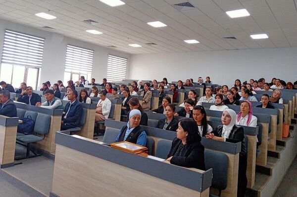 Российские педагоги провели в Самарканде семинар по преподаванию русского языка как иностранного - Sputnik Узбекистан