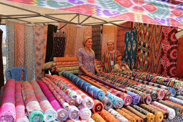 Buxoroda III Xalqaro zargarlik va zarduzlik festivali - Sputnik O‘zbekiston