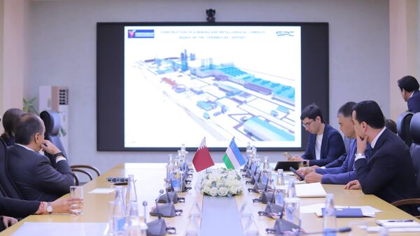 Встреча главы МИПТ Лазиза Кудратова с Халидом бин Мухаммадом Аль-Аттийей, основателем Thirty-Five Group” - Sputnik Ўзбекистон